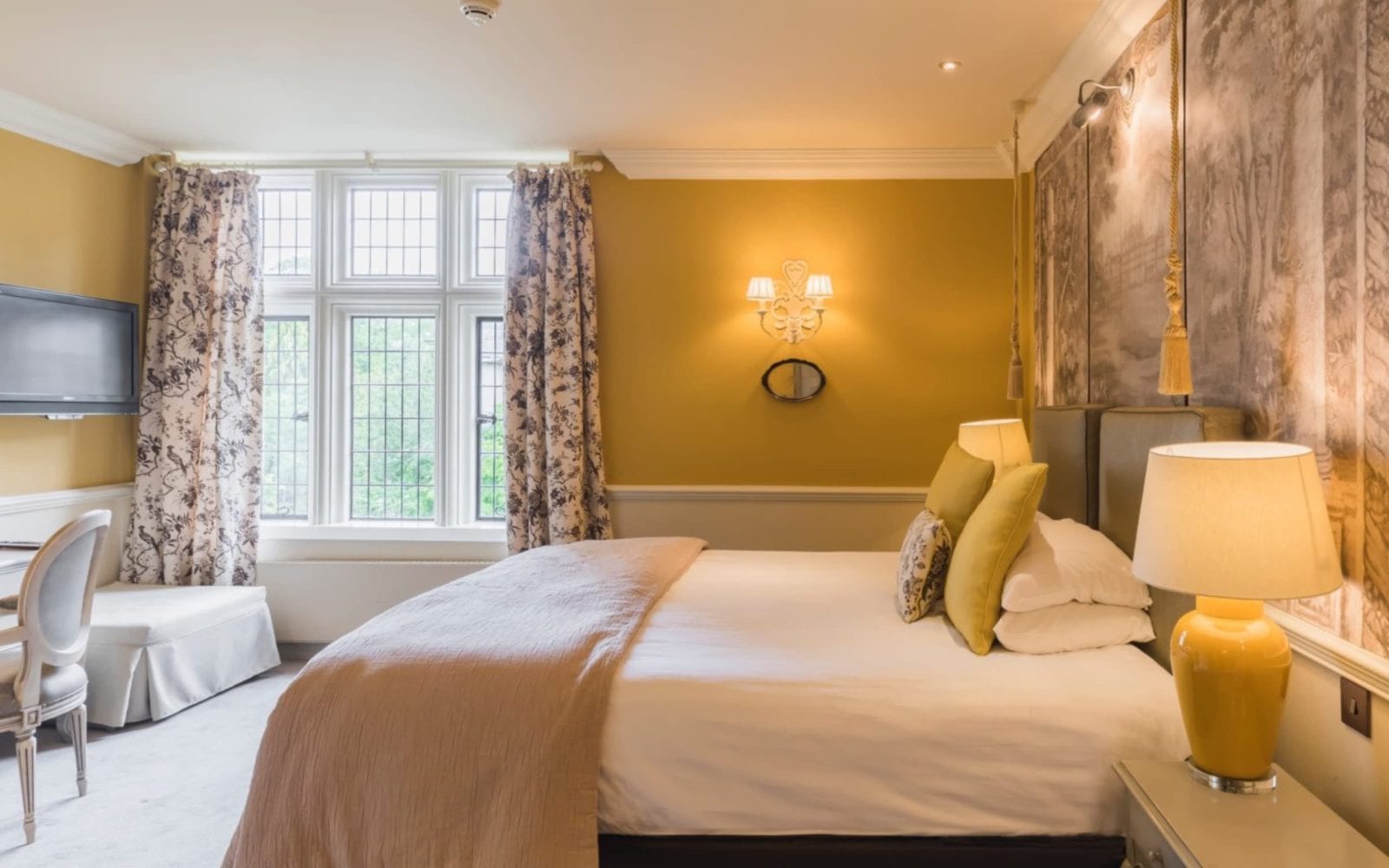 Hotel bed and breakfast package at coombe